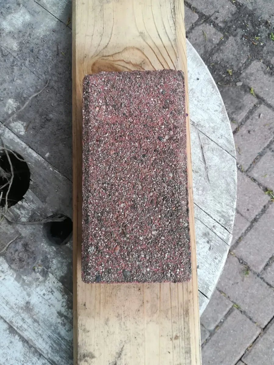 Red paving bricks - Image 1