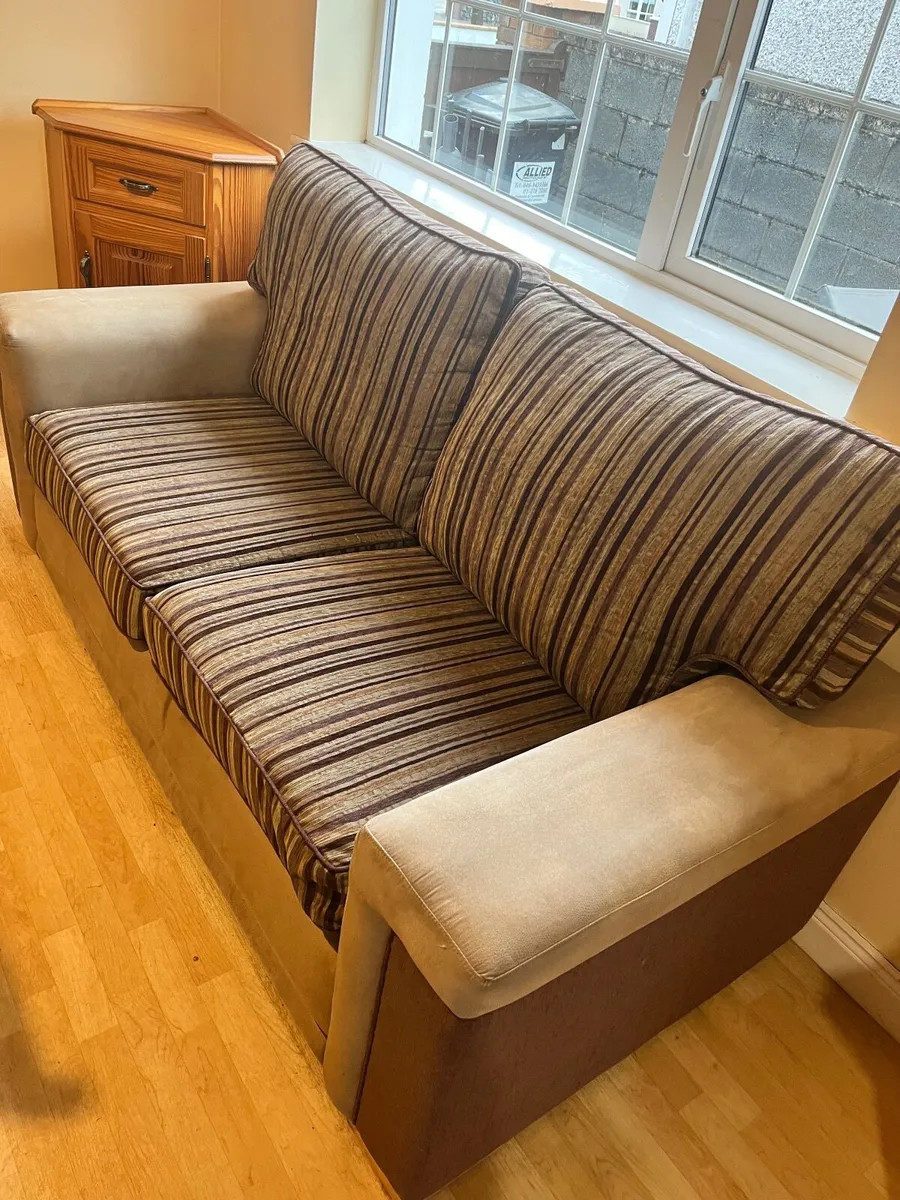 Beige & purple couch - Image 4