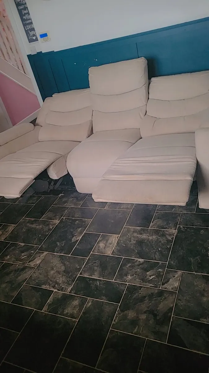 Electric reclining couch - Image 2