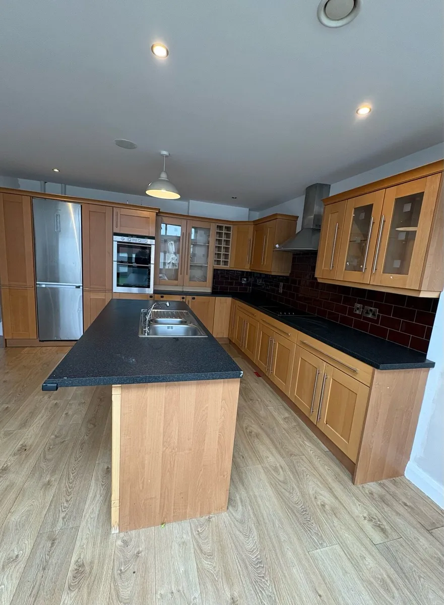 Kitchen units - Image 1