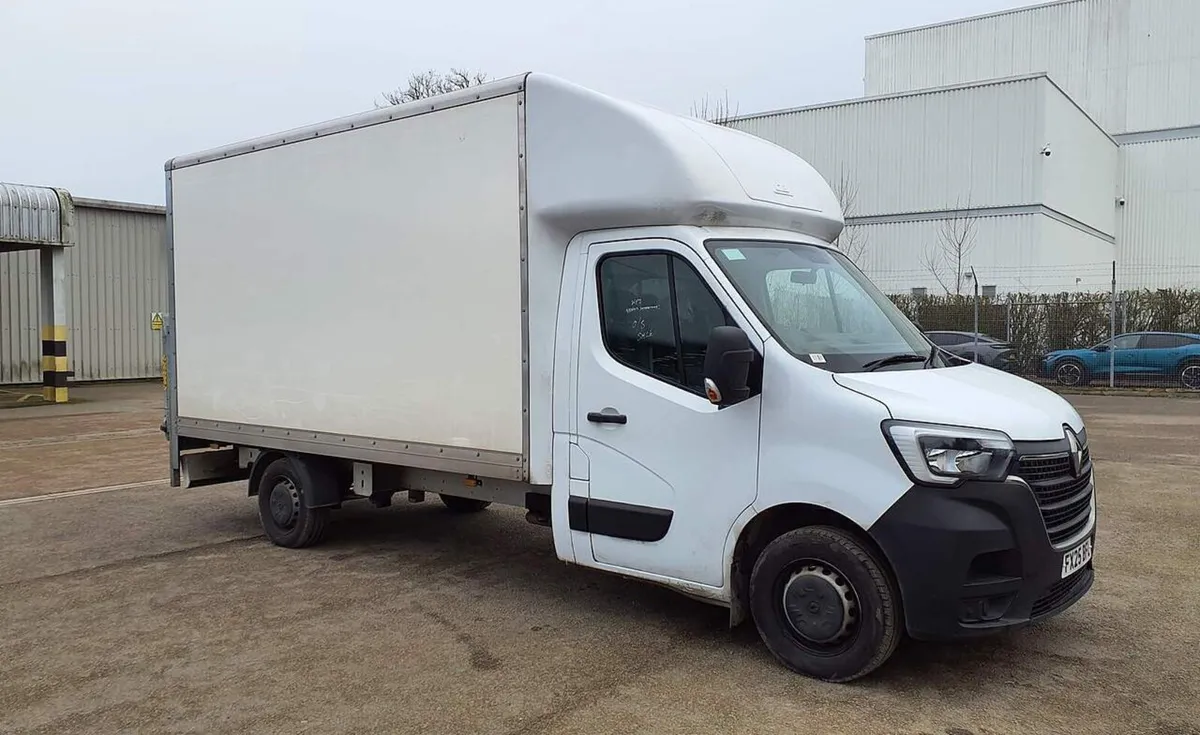 2025 Renault Master Luton Box Van