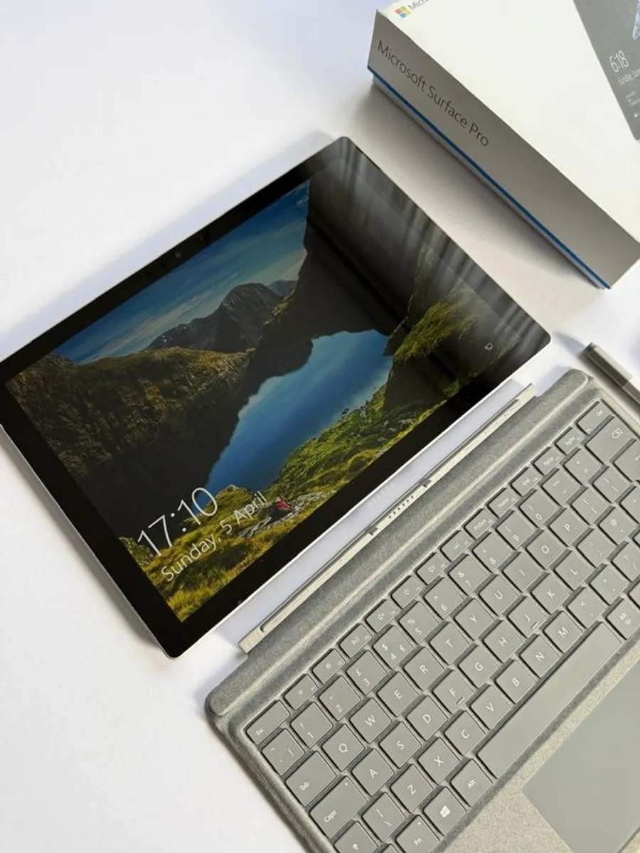 Microsoft Surface Pro 5 i5 8GB 256GB Bundle + Keyboard Pen Mouse - Image 1