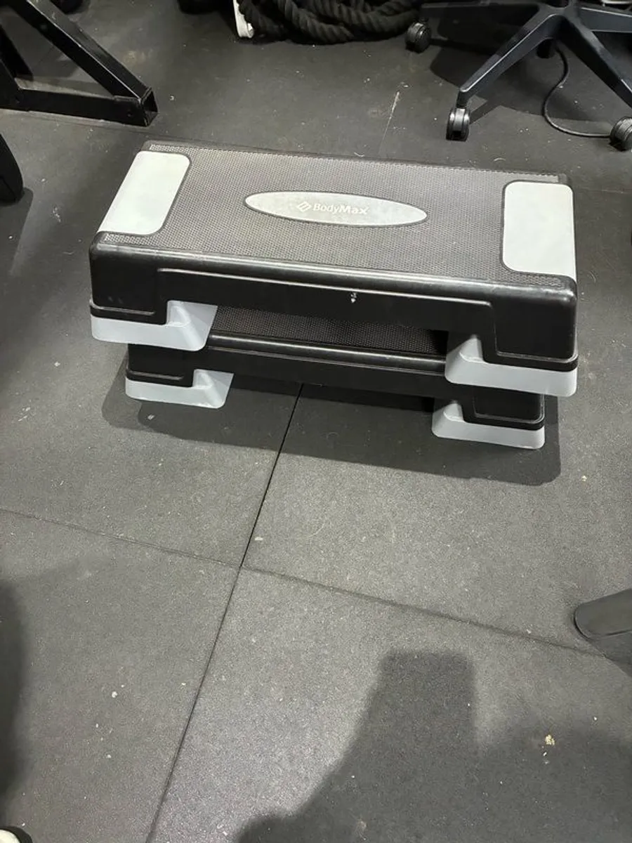 2 Steppers & Baton rope - Image 1