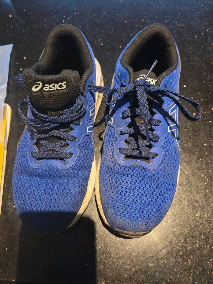 Boys asics runners - Image 1