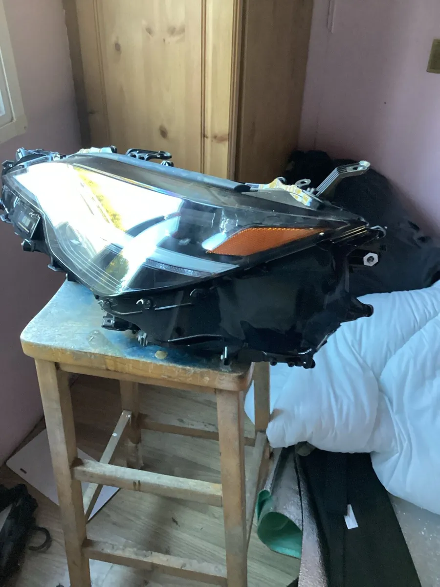 Toyota Lexus 2022 - Image 2