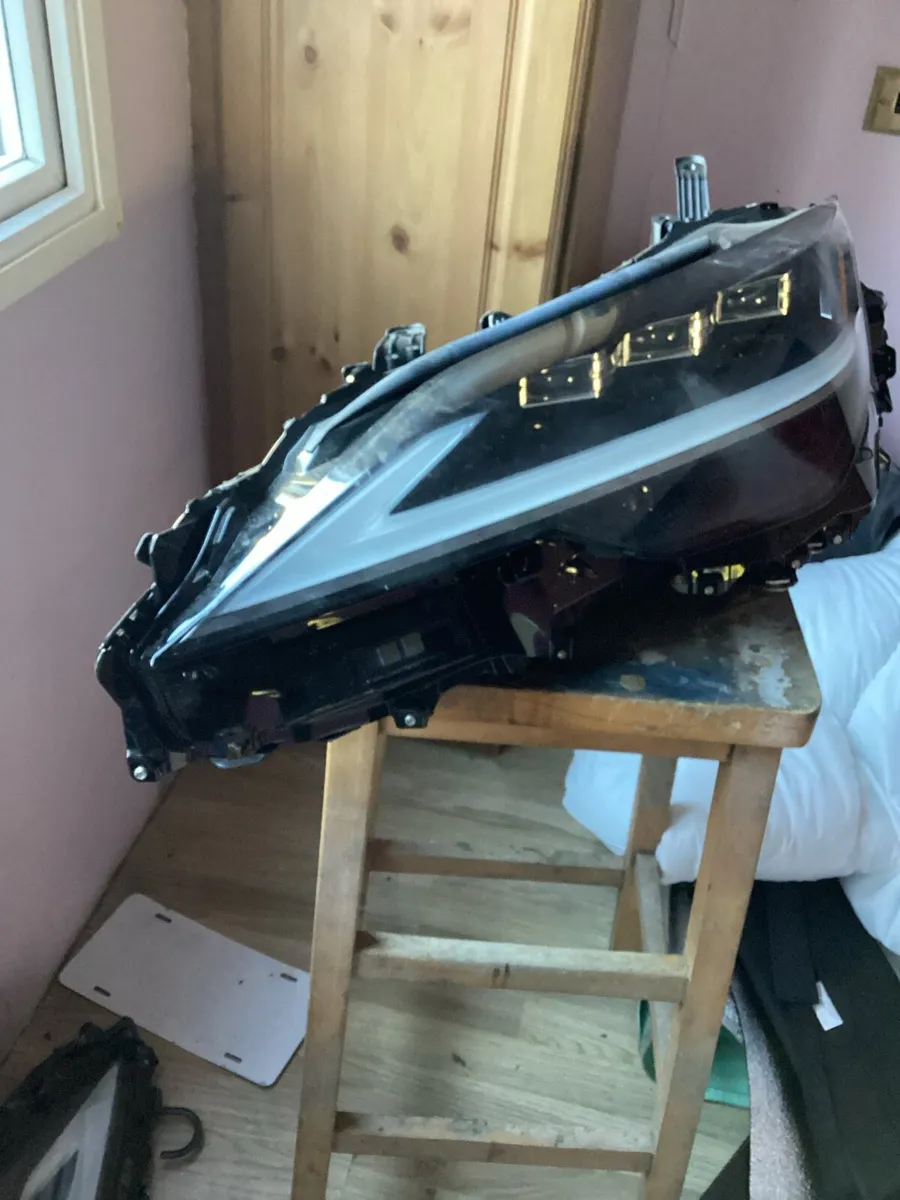 Toyota Lexus 2022 - Image 3