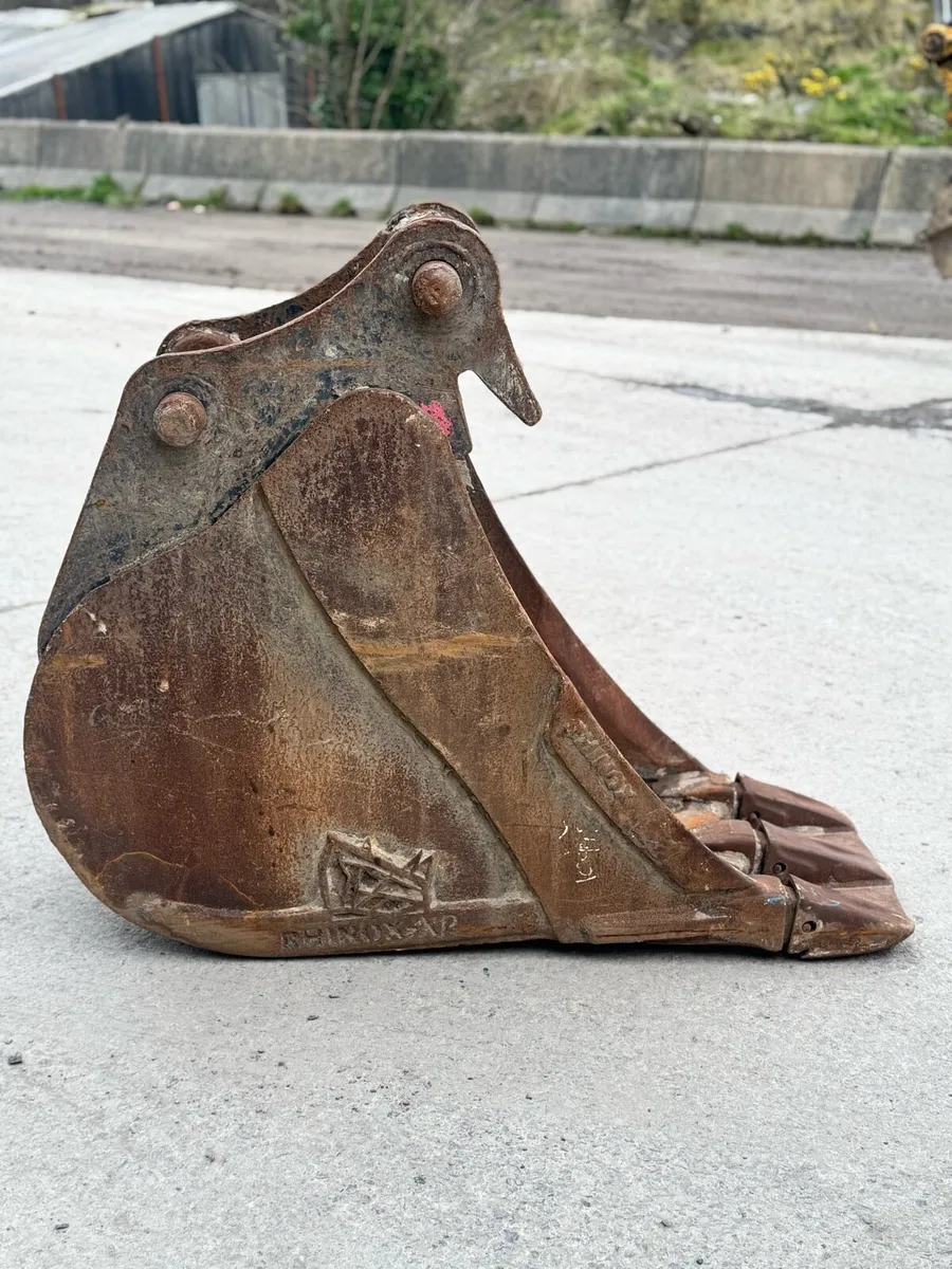 18” Rhinox Bucket 65mm Pins - Image 1