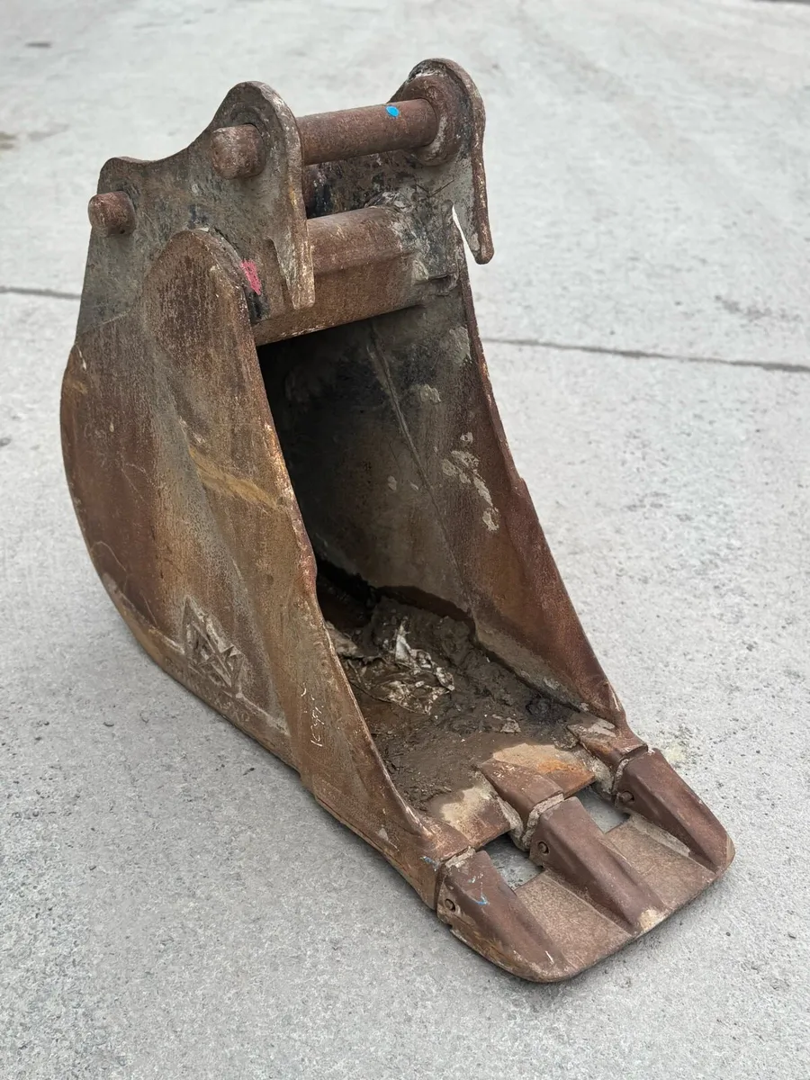 18” Rhinox Bucket 65mm Pins - Image 2