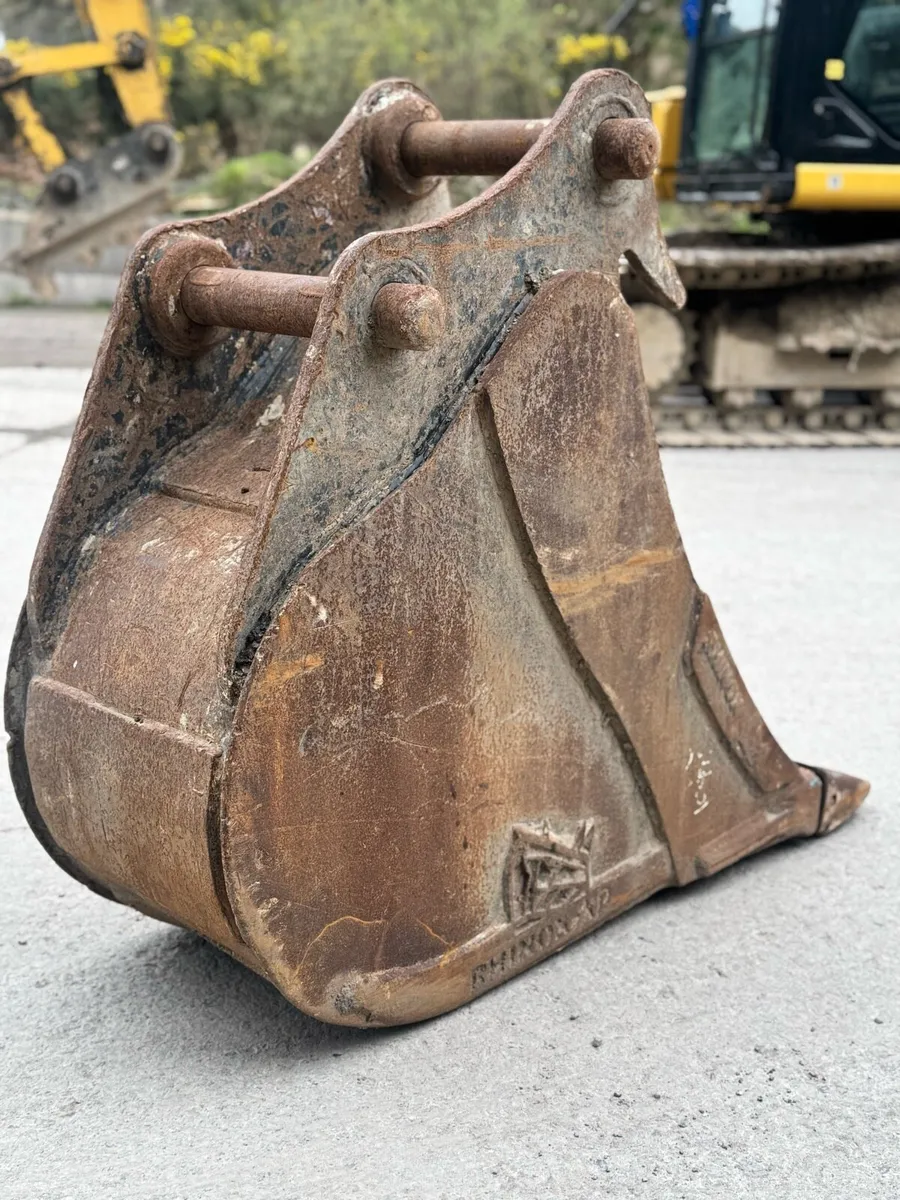 18” Rhinox Bucket 65mm Pins - Image 4