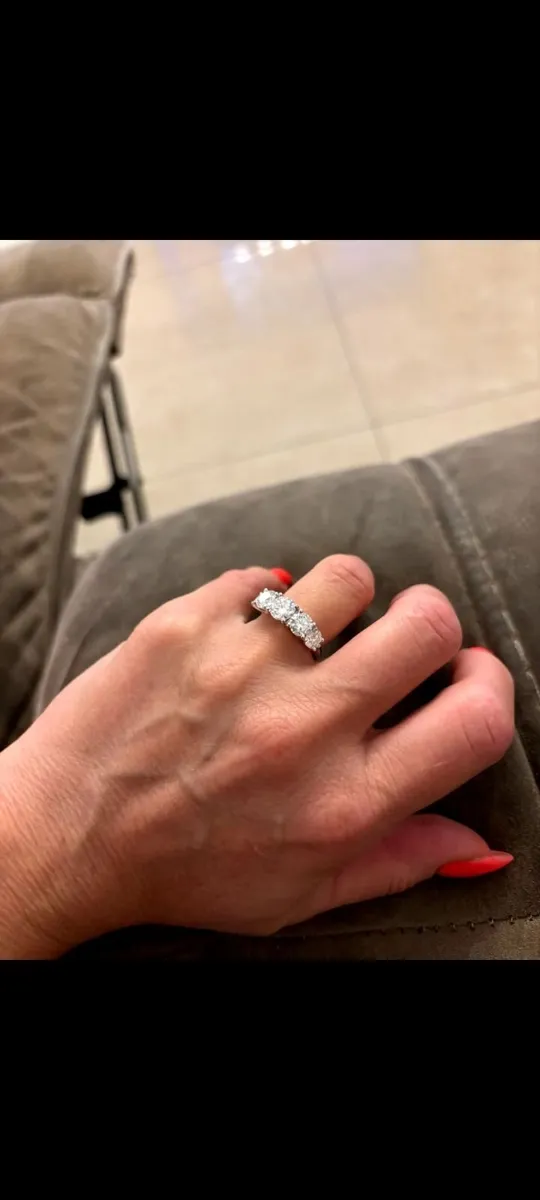 Beautiful Dress Ring - Image 1