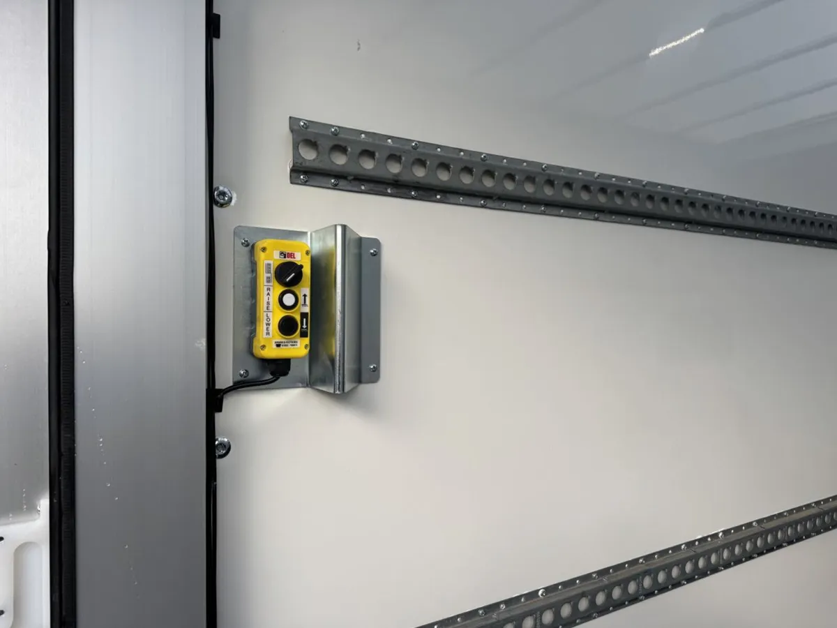 2021 Mercedes-Benz Sprinter Luton Box Van - Image 4