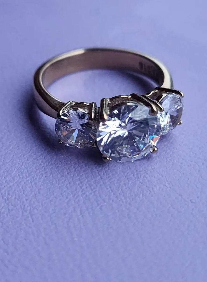 Beautiful Dress Ring - Image 3