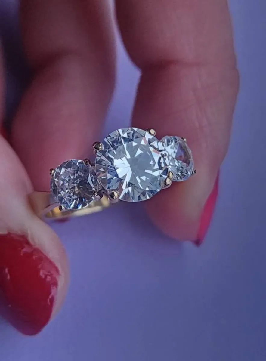 Beautiful Dress Ring - Image 1