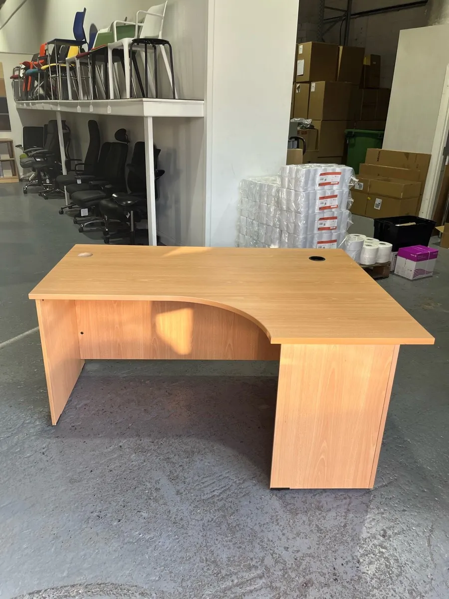 1600mm x 1200mm Curved office desk - Image 1