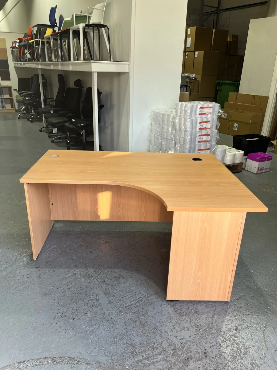 1600mm x 1200mm Curved office desk - Image 2