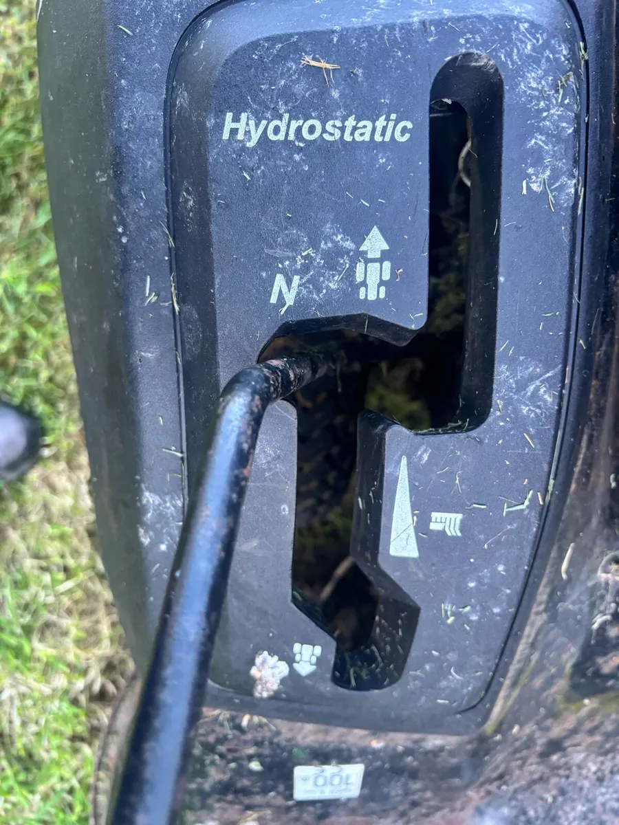 Ride on lawnmower 42inch deck - Image 3