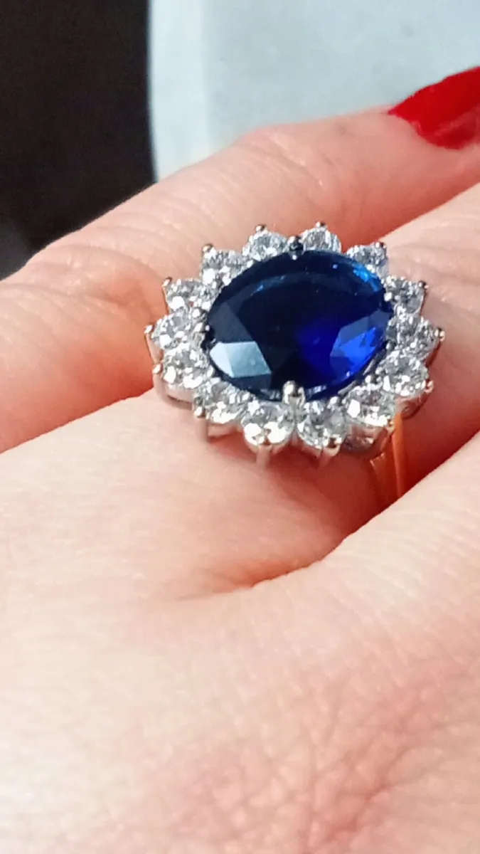 Beautiful Dress Ring - Image 4