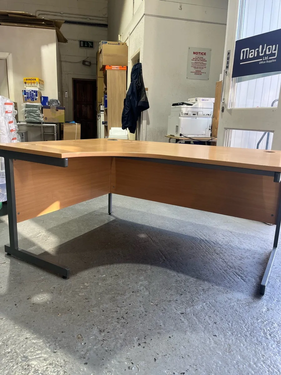 Office desk Curved 1600mm x 1200mm - Image 1