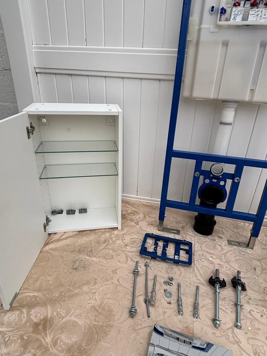 Built in cistern, toilet, storage and sink - Image 4