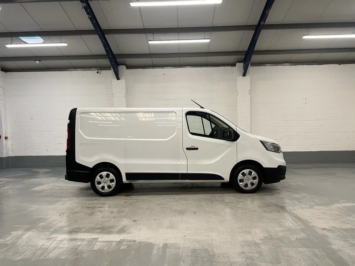 2023 Renault Trafic Panel Van - Image 1