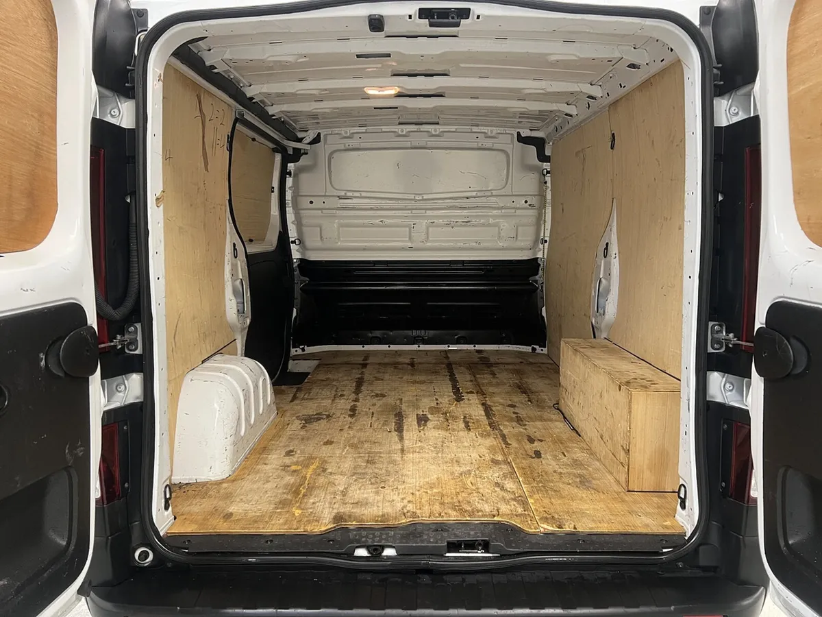 2023 Renault Trafic Panel Van - Image 2