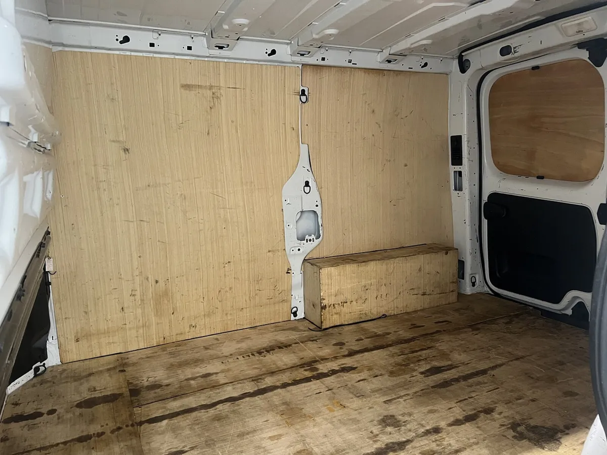 2023 Renault Trafic Panel Van - Image 3
