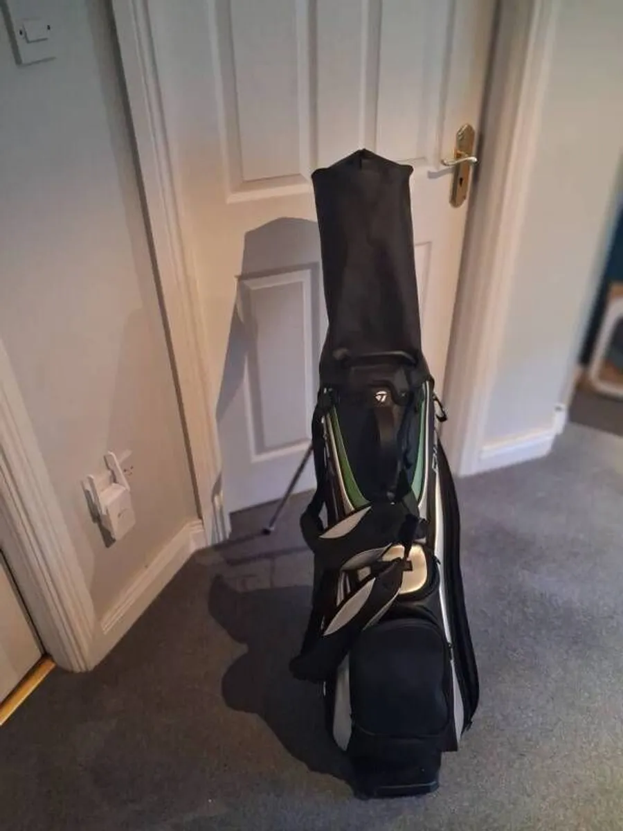 Taylormade golf bag - Image 2