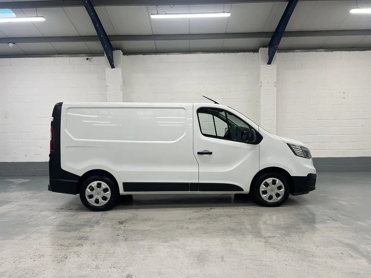 2023 Renault Trafic Panel Van - Image 1