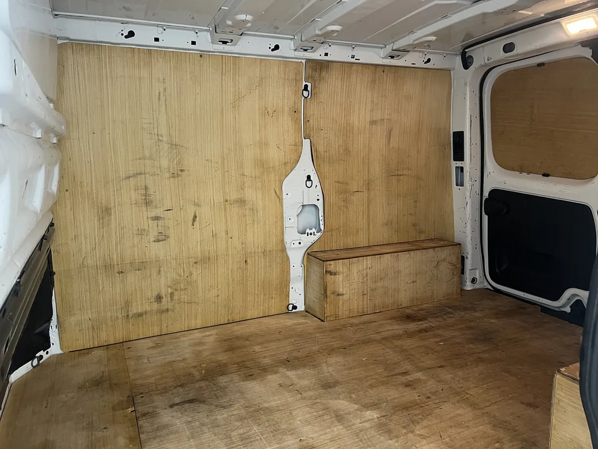 2023 Renault Trafic Panel Van - Image 3