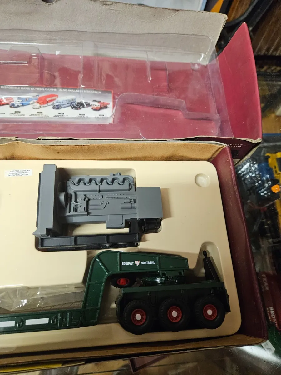 Corgi Diamond T Truck and Trailer with Load 1.50 - Image 4