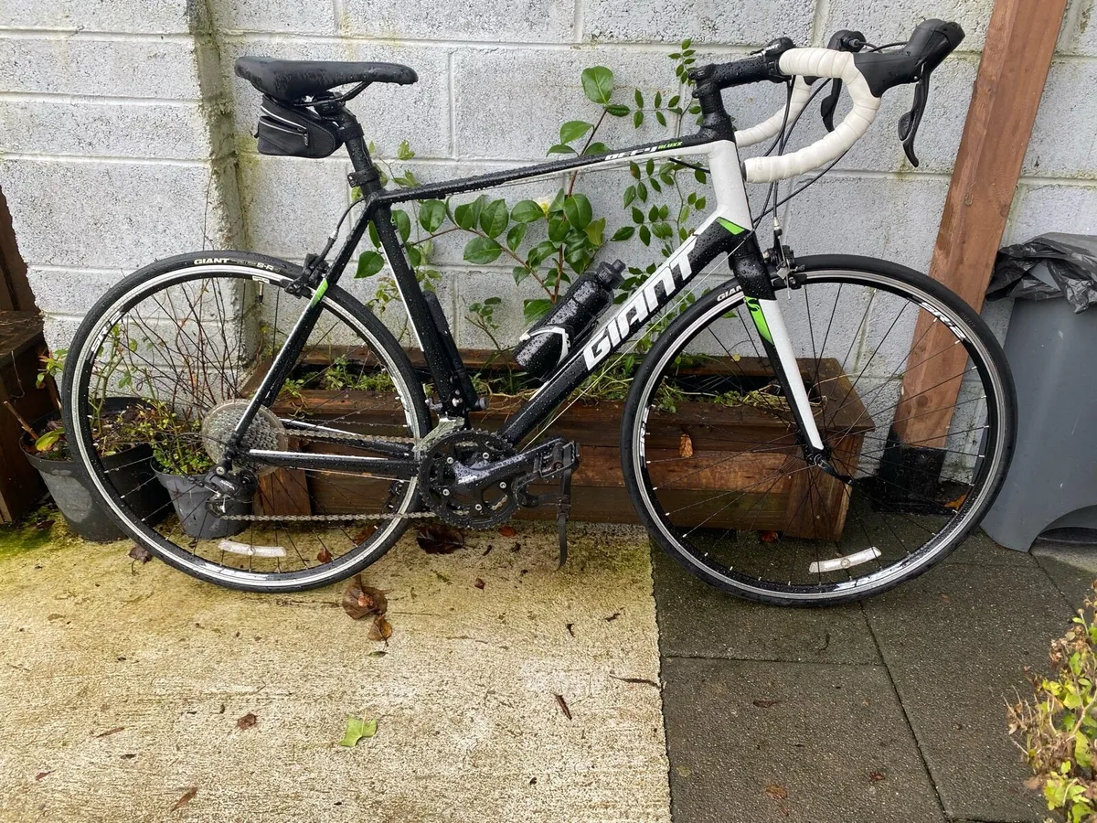 Giant defy 3 Large 22 inch frame - Image 1