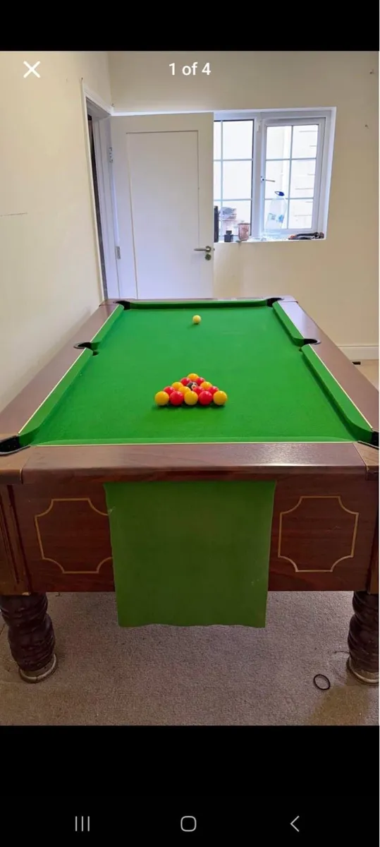 Pool table - Image 1