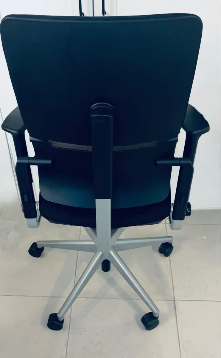 Steelcase Please V2 – Professional Ergonomic Chair - Image 3