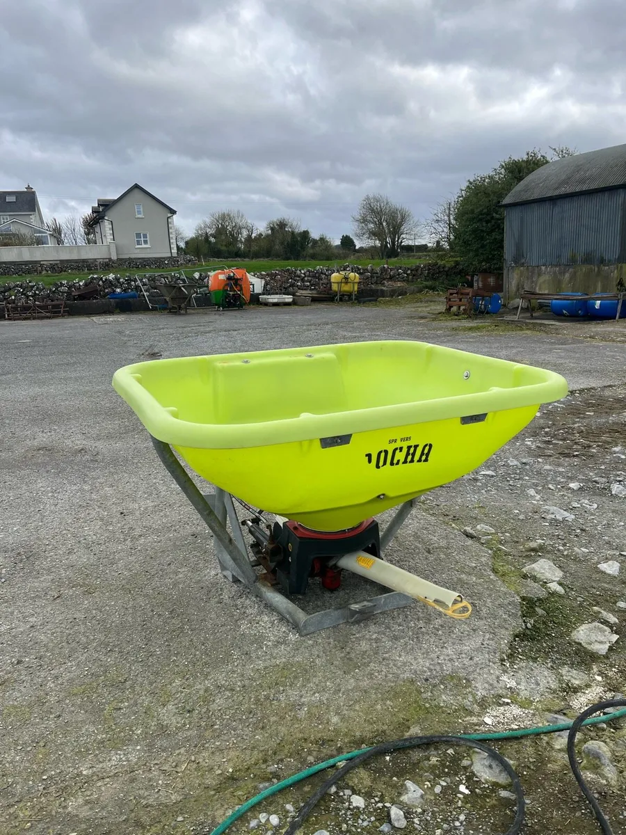 Rocha fertilizer spreader - Image 2