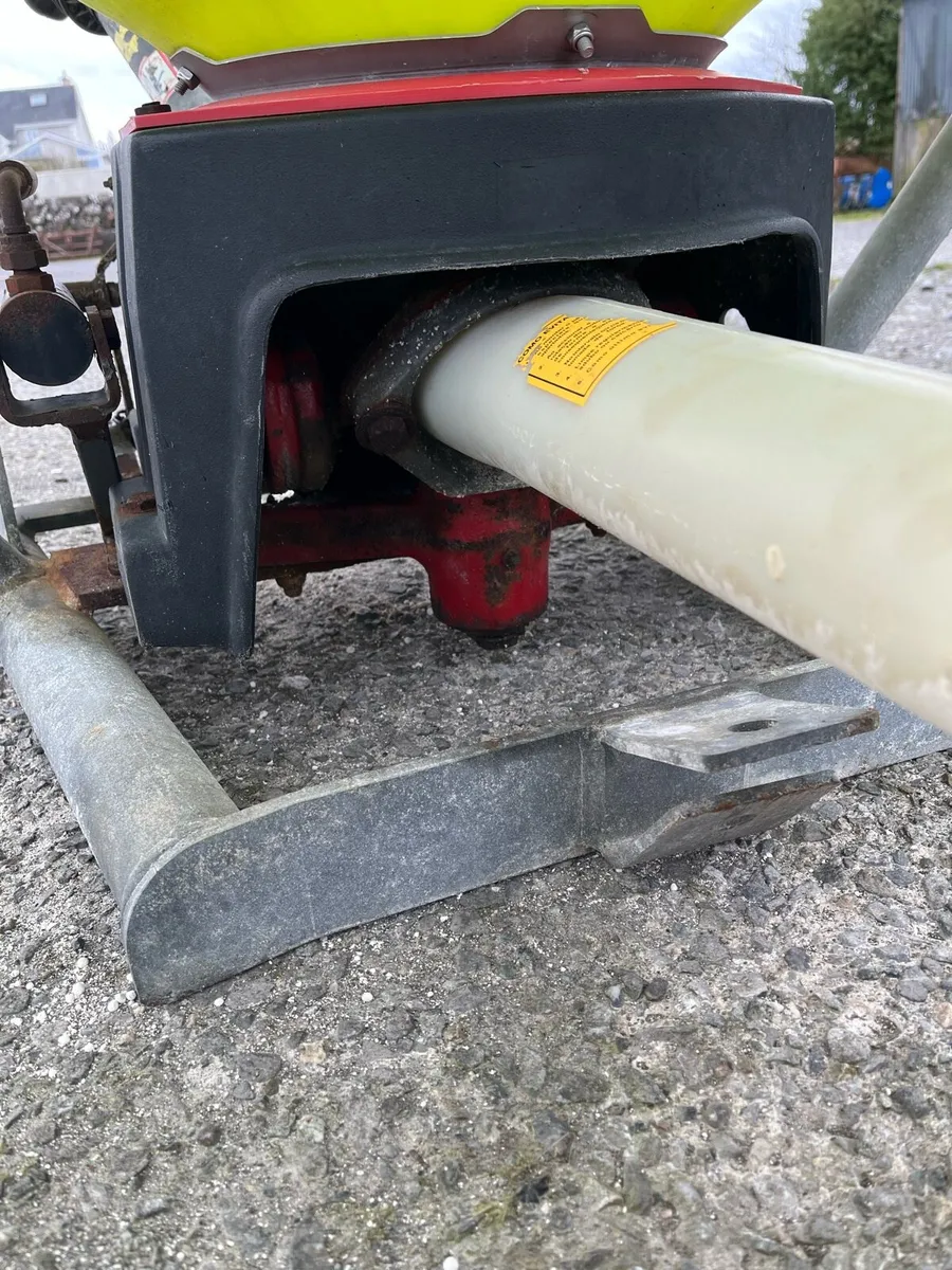 Rocha fertilizer spreader - Image 3