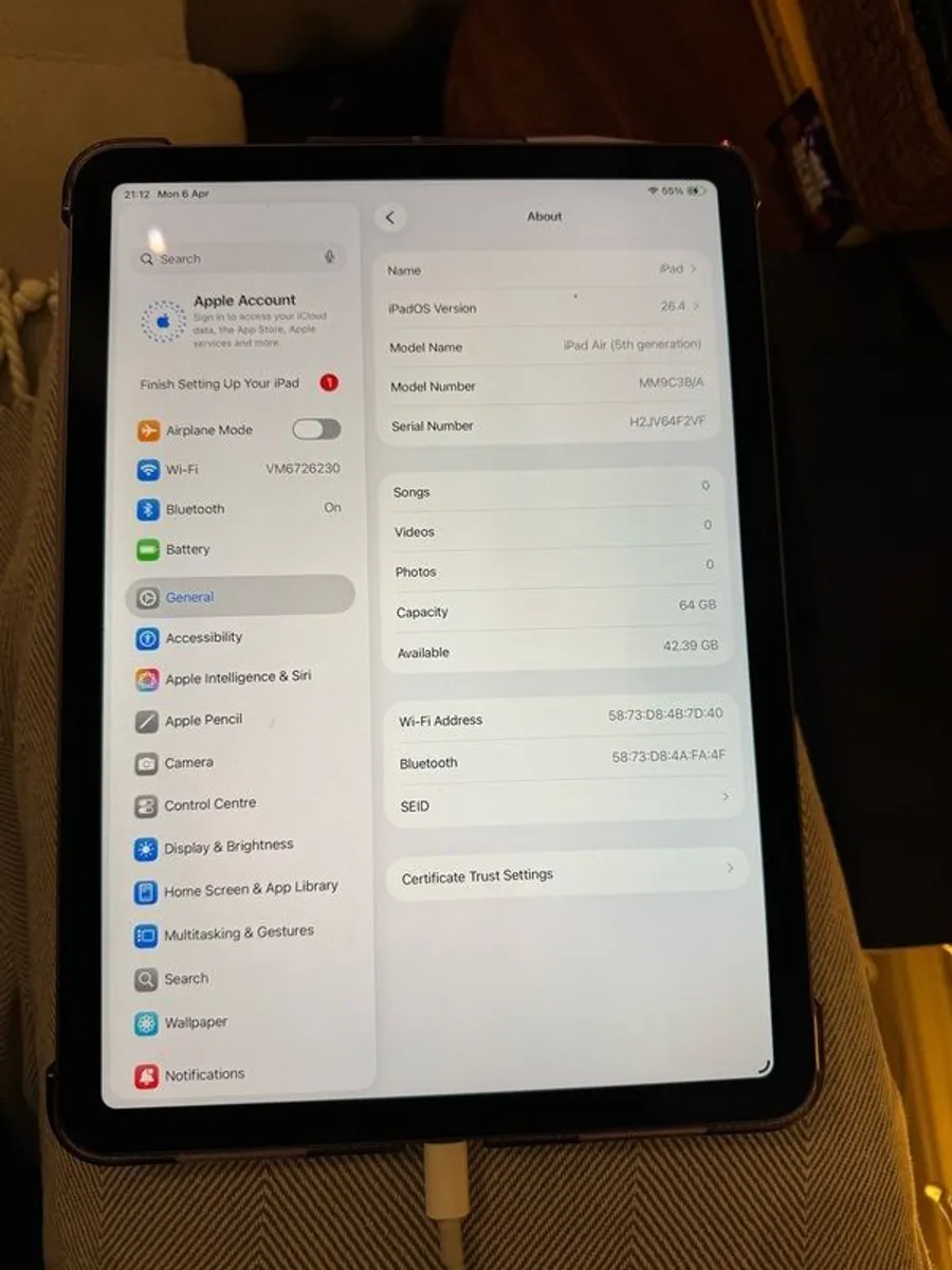 iPad Air 5th Generation (M1) 64GB  Excellent Condition - Image 2