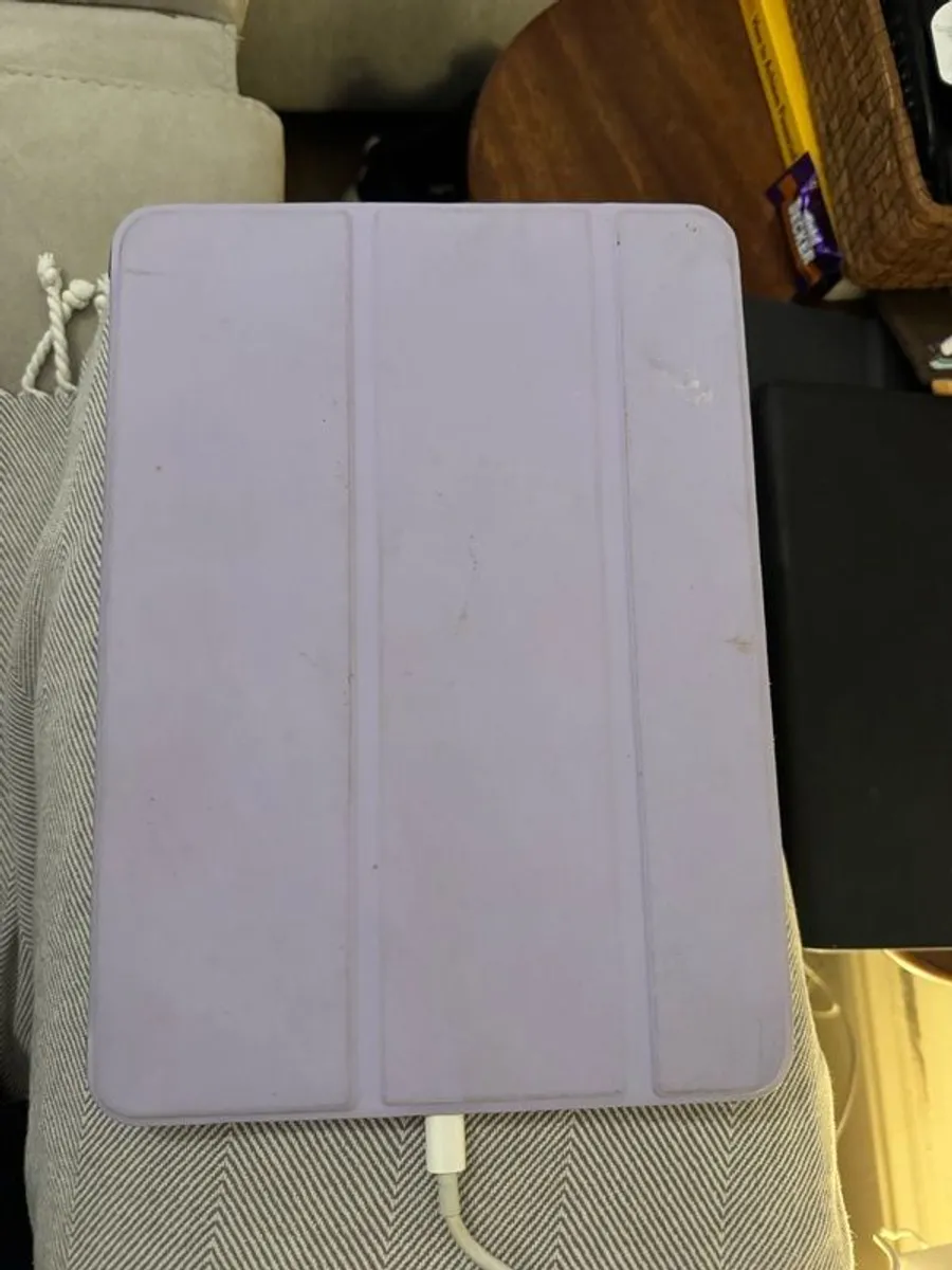 iPad Air 5th Generation (M1) 64GB  Excellent Condition - Image 3