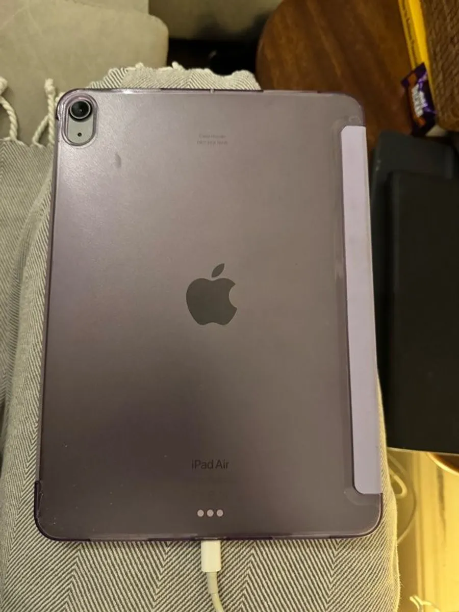 iPad Air 5th Generation (M1) 64GB  Excellent Condition - Image 4