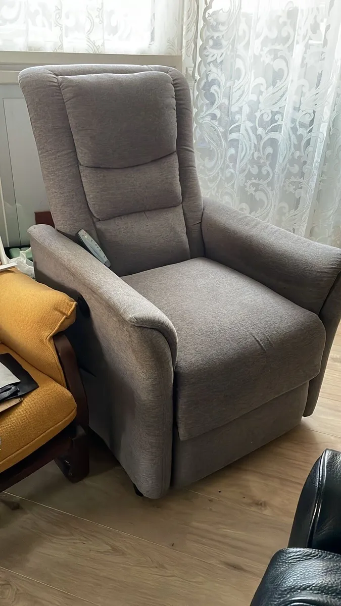Recliner chair - Image 1