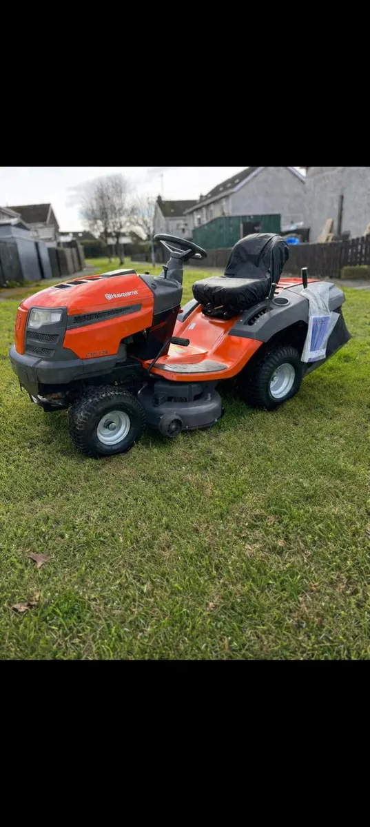 Husquvarna petrol ride on lawnmower - Image 2