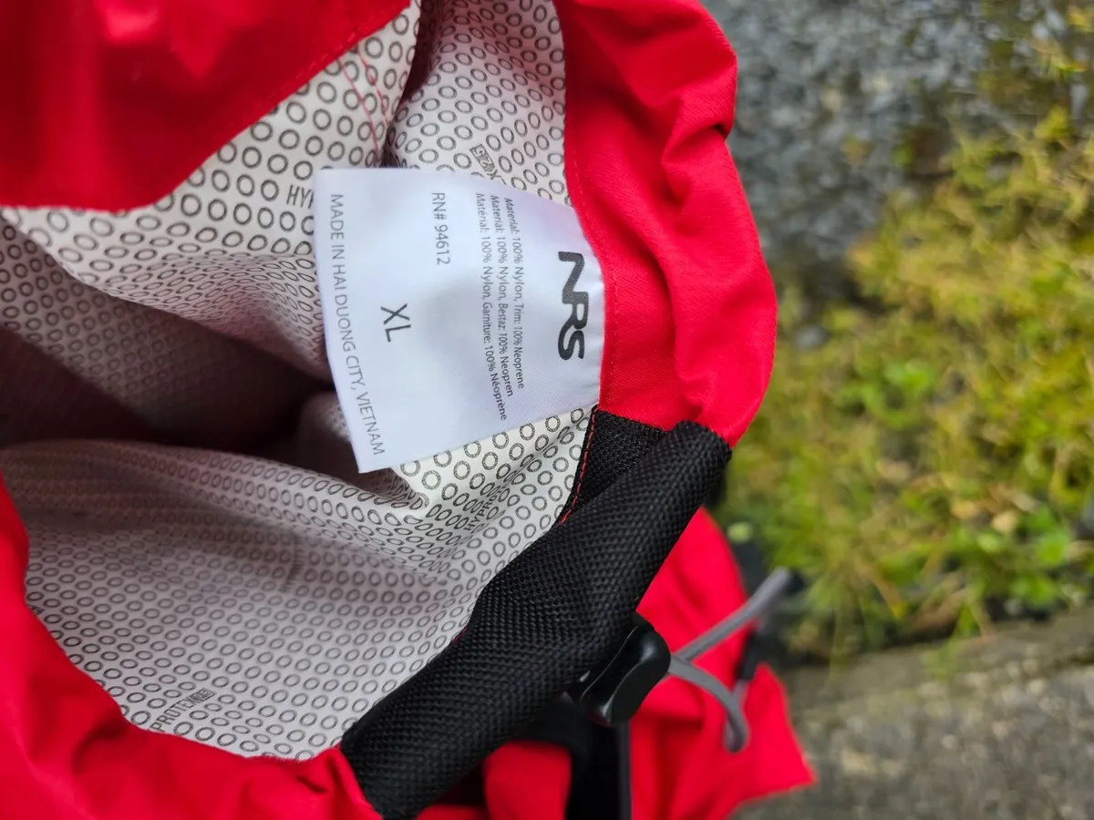 9ft 6" Kayak and Accessorie package - Image 3