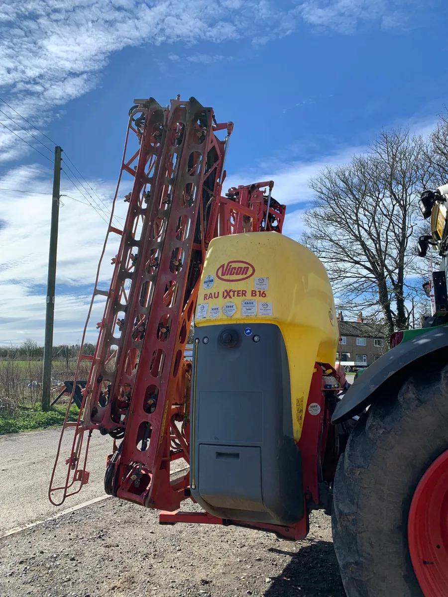 Vicon Kverneland B16 mounted sprayer - Image 1