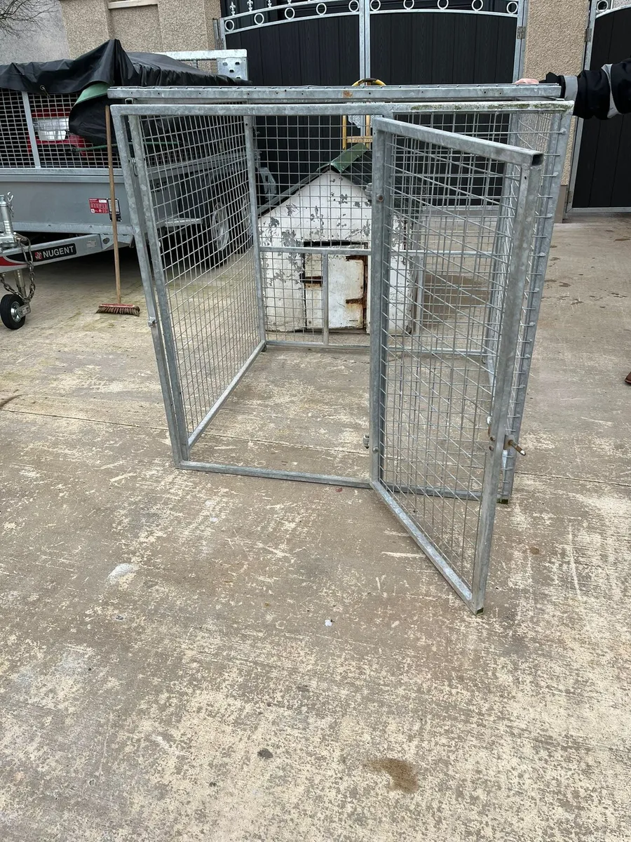 4ft by 4ft by 4ft high galvanised dog pen complete - Image 3