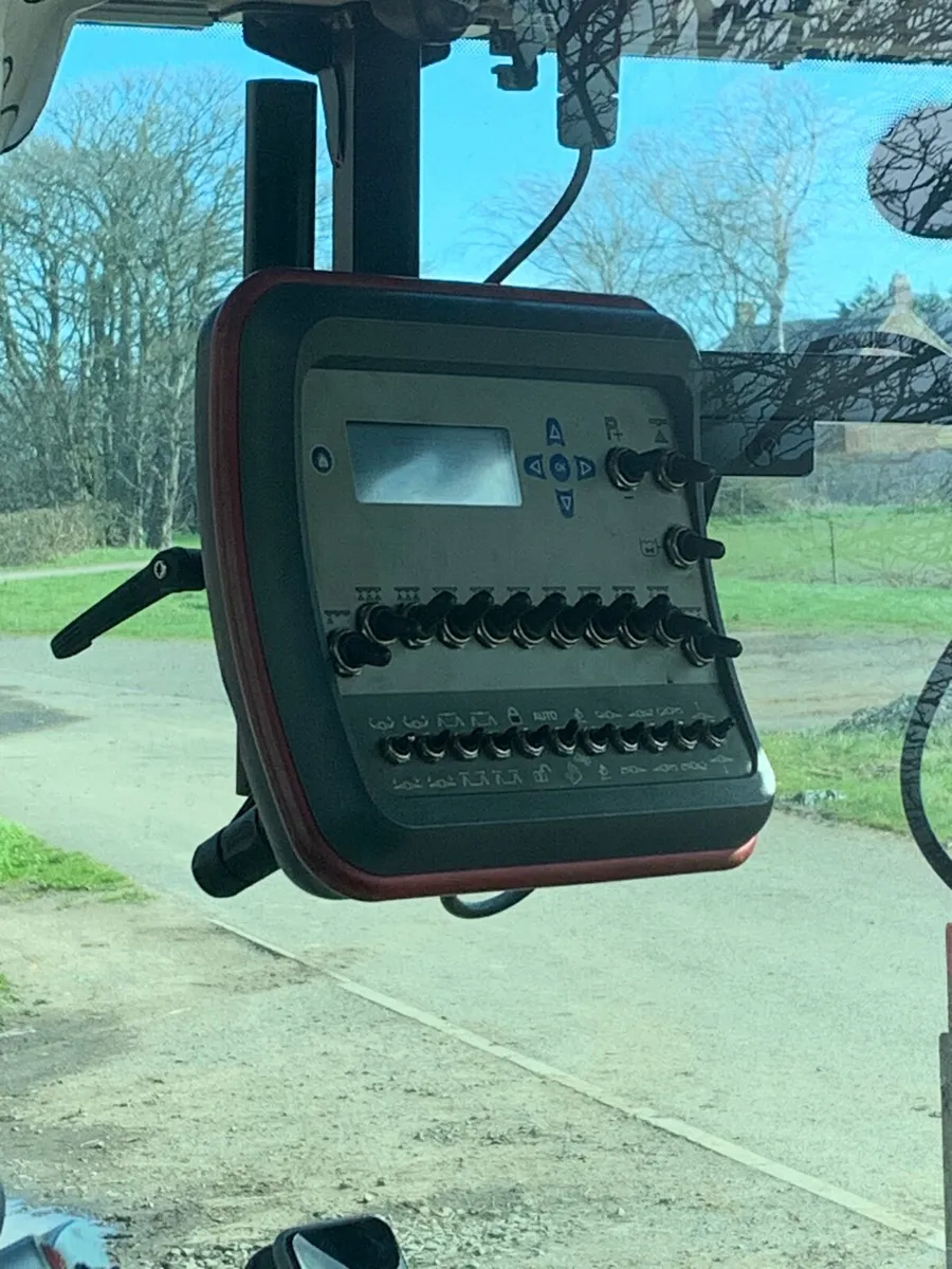 Vicon Kverneland B16 mounted sprayer - Image 4