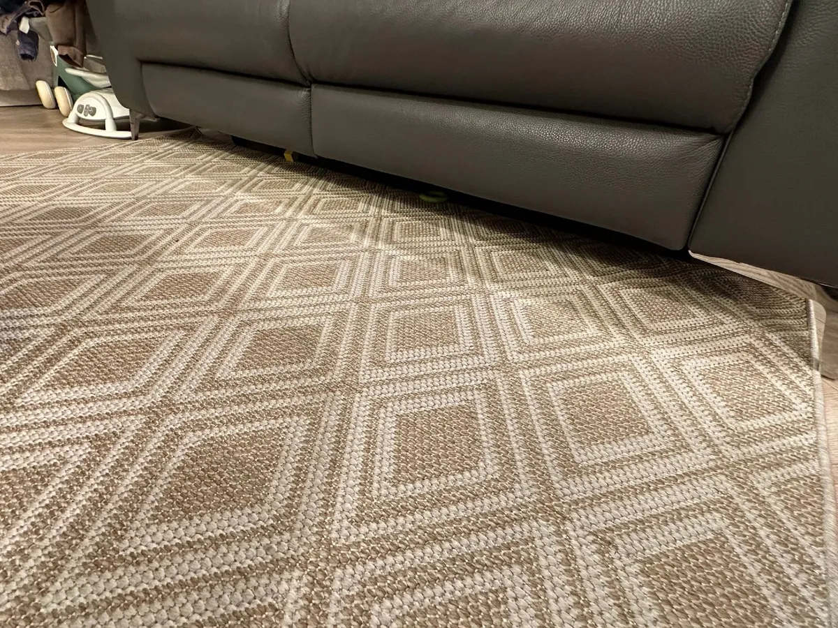 Stylish modern beige rug - machine washable