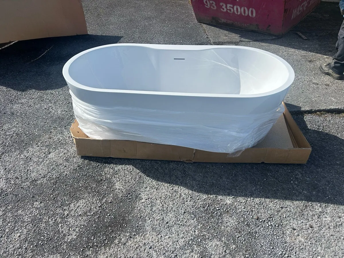 Free Standing bath 1600 x 750 - Image 2