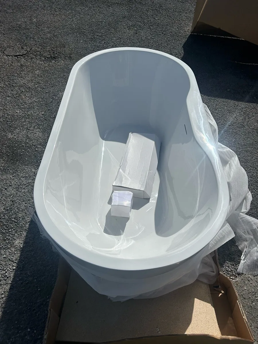 Free Standing bath 1600 x 750 - Image 4