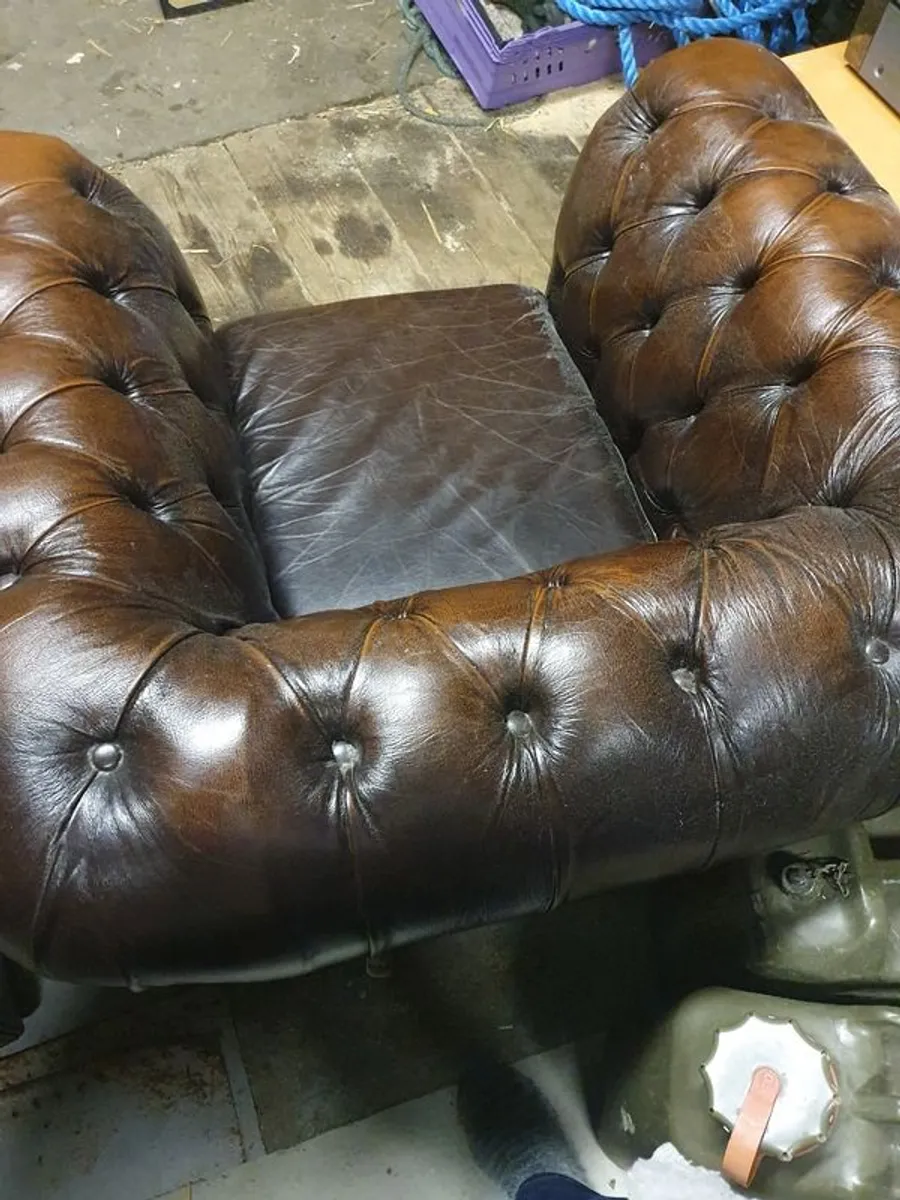 Chesterfield sofa - Image 2