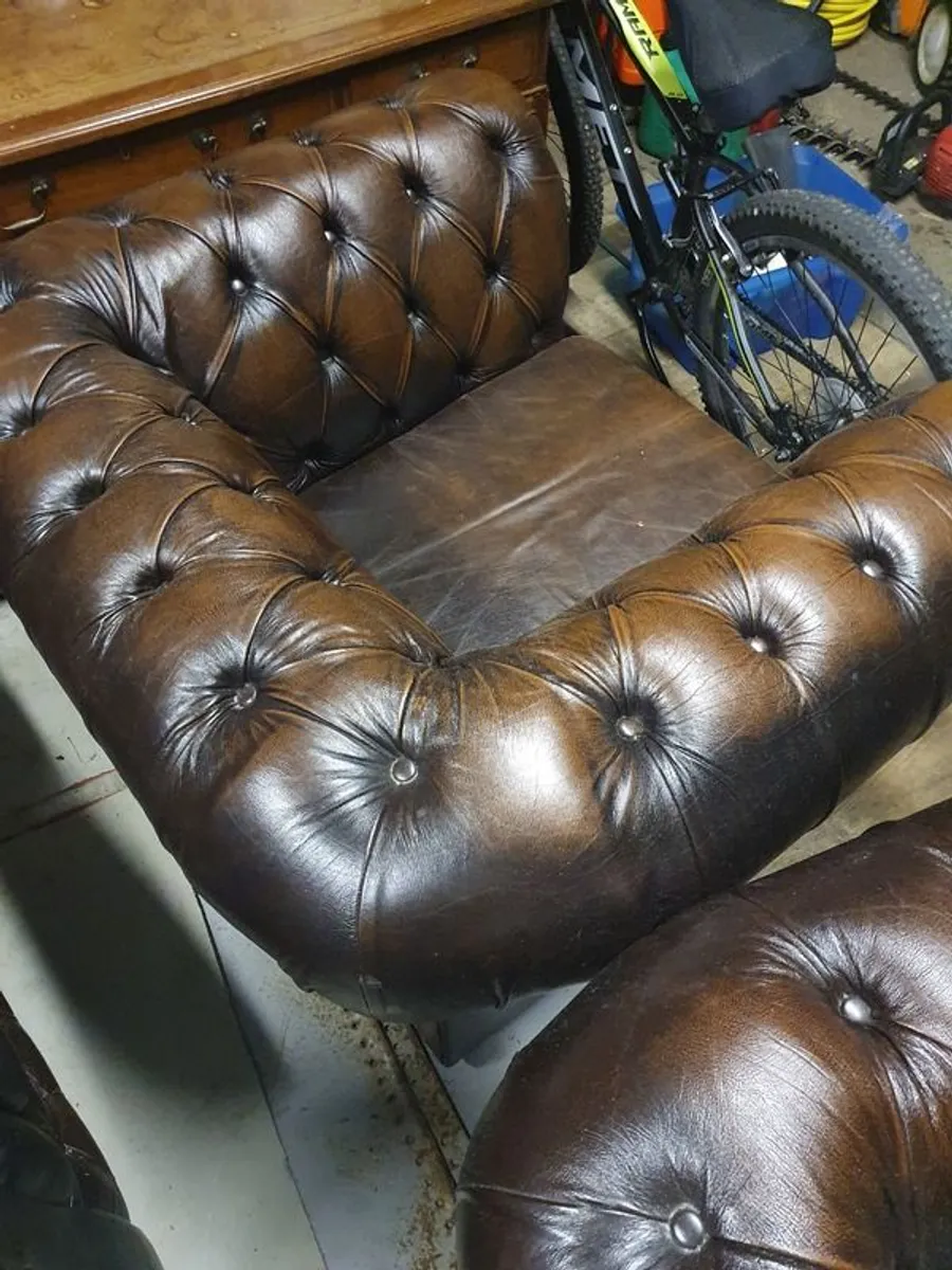 Chesterfield sofa - Image 3