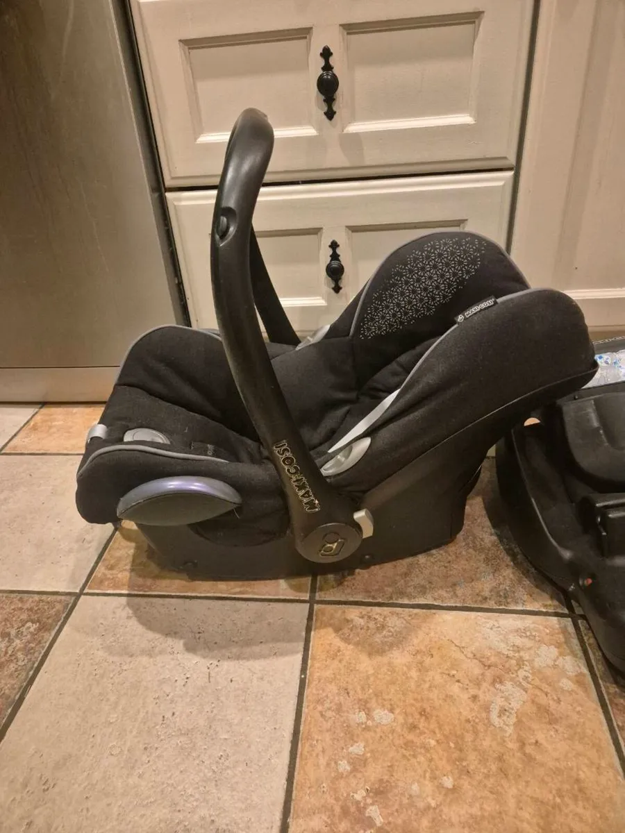 Free - Maxi Cosi Cabriofix Car Seat & Base - Image 2